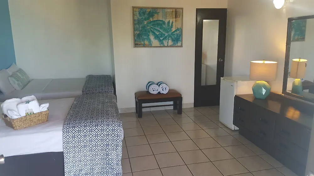 Luichy'S Seaside Hotel El Combate